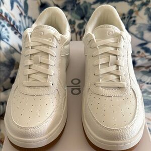 ALO Yoga Men's Cream Sneakers